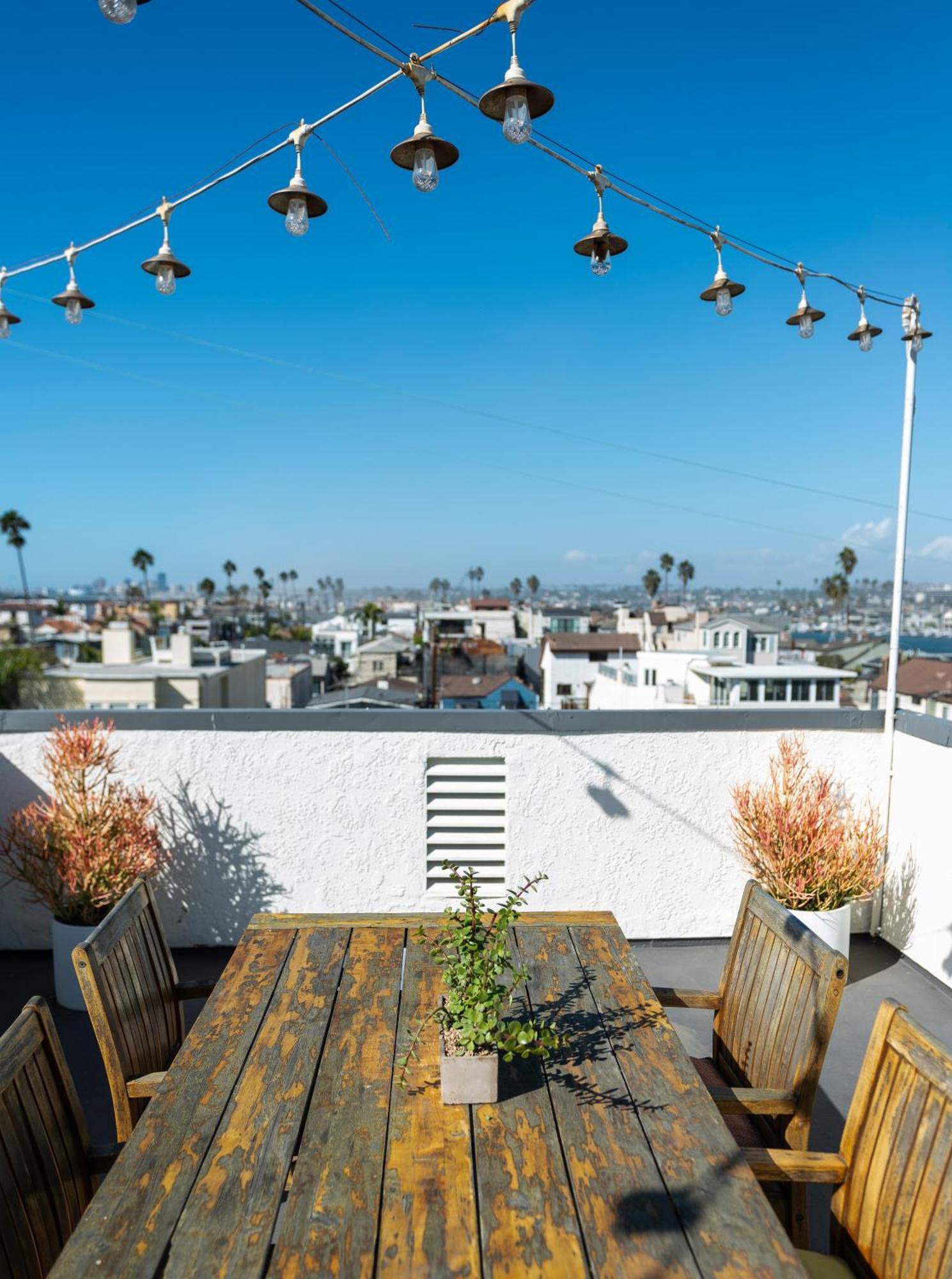 50 M To Sand Lgb 2 King Suites Long Beach Exterior photo