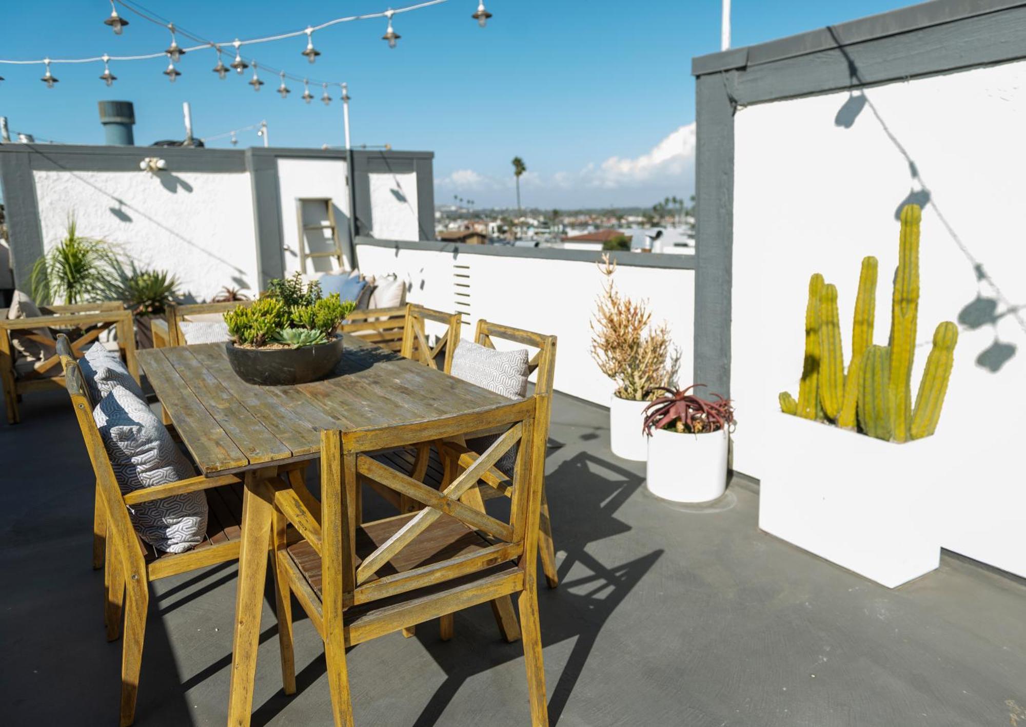 50 M To Sand Lgb 2 King Suites Long Beach Exterior photo